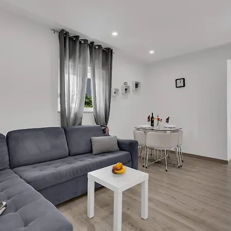 Sunny Garden Ana * ماكارسكا