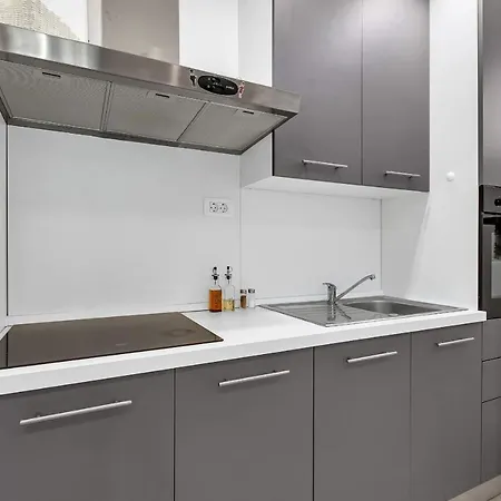 Sunny Garden Ana ماكارسكا