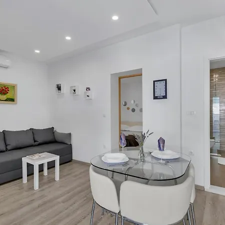 Sunny Garden Ana * ماكارسكا