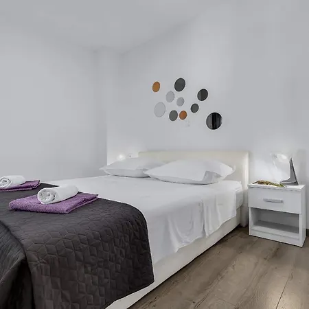 Sunny Garden Ana ماكارسكا