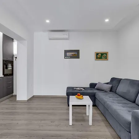 Sunny Garden Ana * ماكارسكا