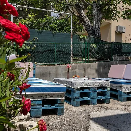 Sunny Garden Ana ماكارسكا