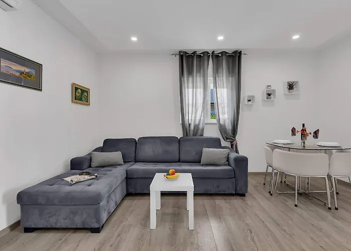 Sunny Garden Ana Apartament *