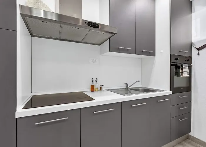 Sunny Garden Ana Makarska